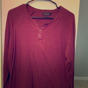 Men’s maroon Velvet l/s henley. Size medium.